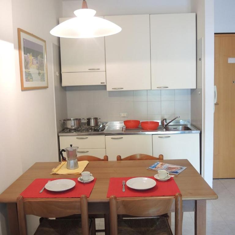 Flat in residence with swimming pool and balcony - Appartamento - 2