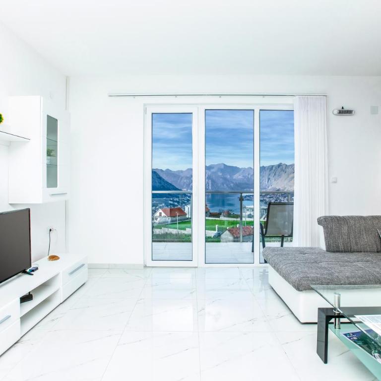 Four Seasons Apartments - Superior Apartment - 2