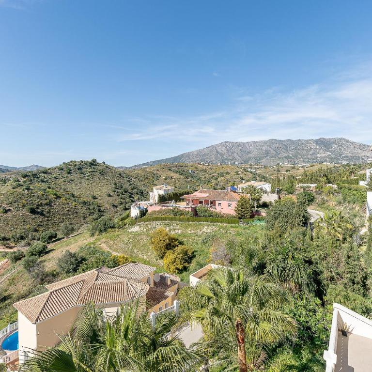 Stunning 6 Bed Villa Private Pool Mijas Gol - Villa - 24