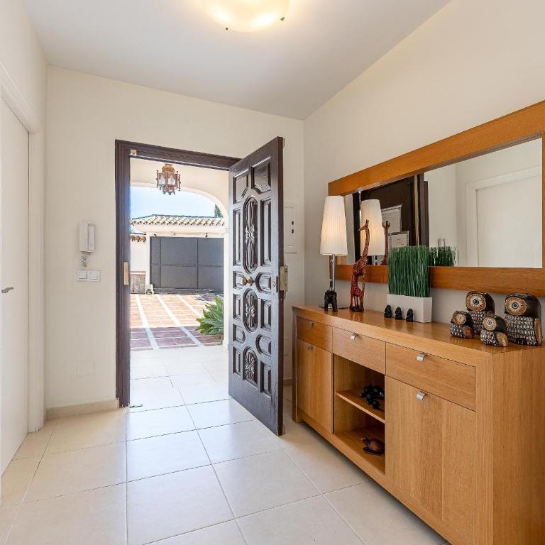 Stunning 6 Bed Villa Private Pool Mijas Gol - Villa - 30