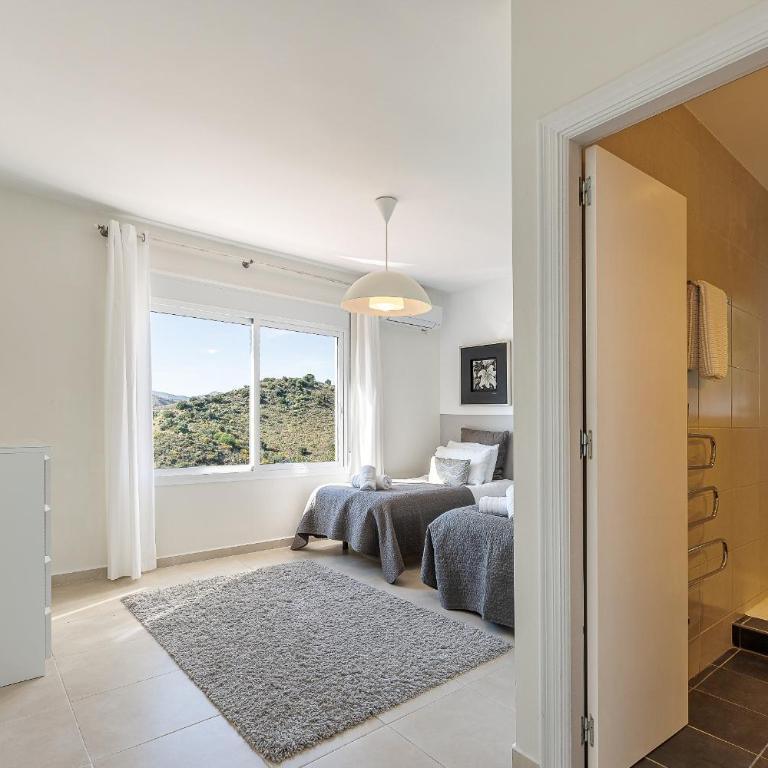 Stunning 6 Bed Villa Private Pool Mijas Gol - Villa - 35