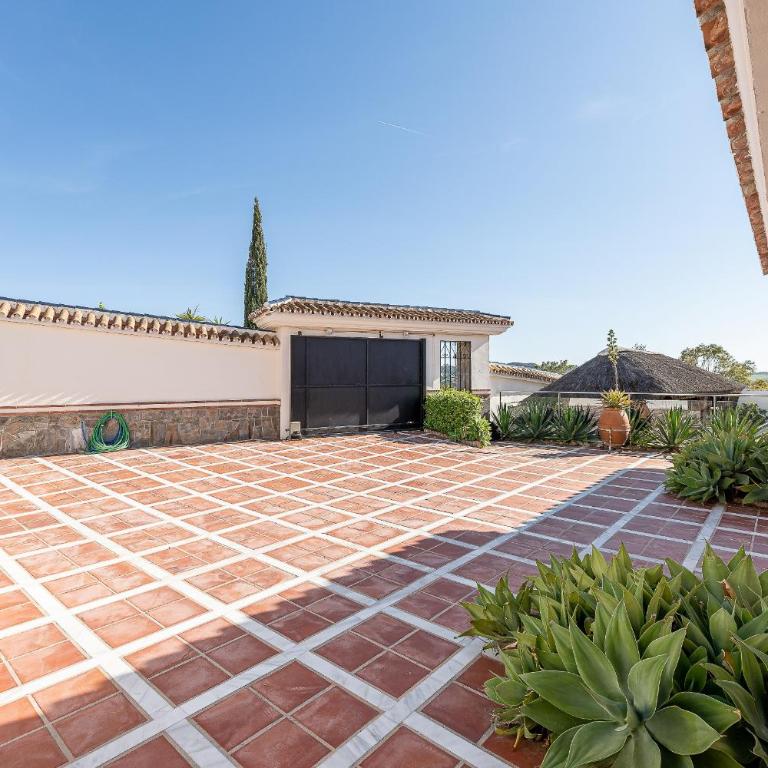Stunning 6 Bed Villa Private Pool Mijas Gol - Villa - 53