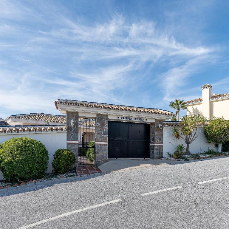 Stunning 6 Bed Villa Private Pool Mijas Gol - Villa - 59