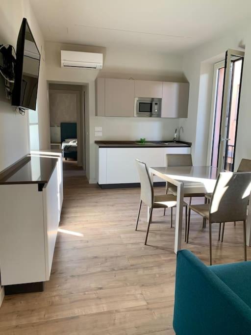 Alex Charme Central Apartments - Corso Umberto Taormina - Two-Bedroom Apartment - 8