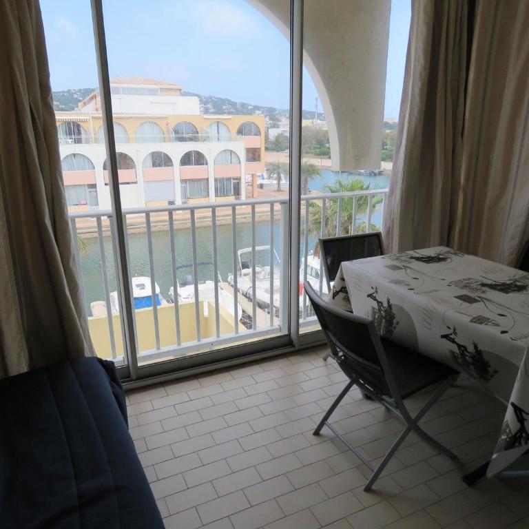 Studio rénové avec loggia vitrée, vue marina et parking sécurisé - FR-1-472-135 - Studio - 2