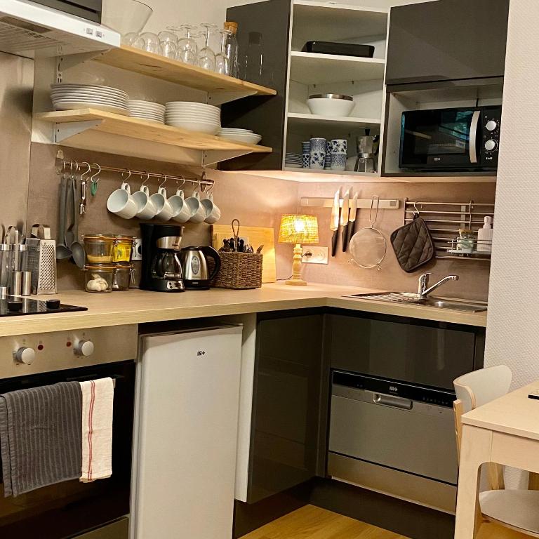 Newly Renovated Ground Floor Apartment close to Thermes - Appartamento con 2 Camere da Letto - 12