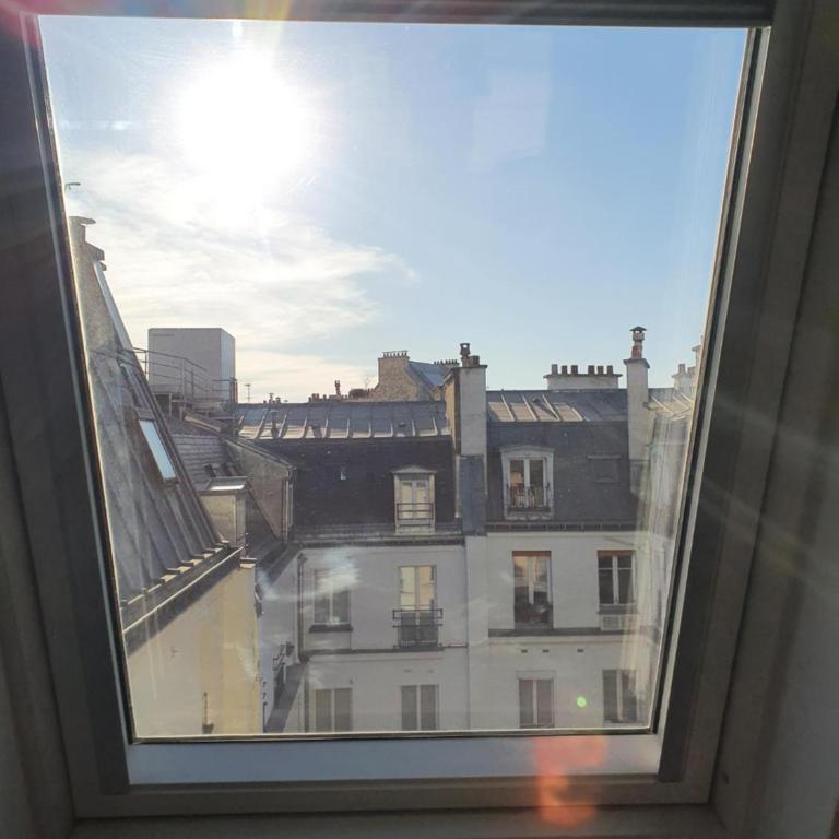 Chambre d'hôtes confort et charme Paris 9eme - Chambre Double avec Salle de Bains Privative - 12
