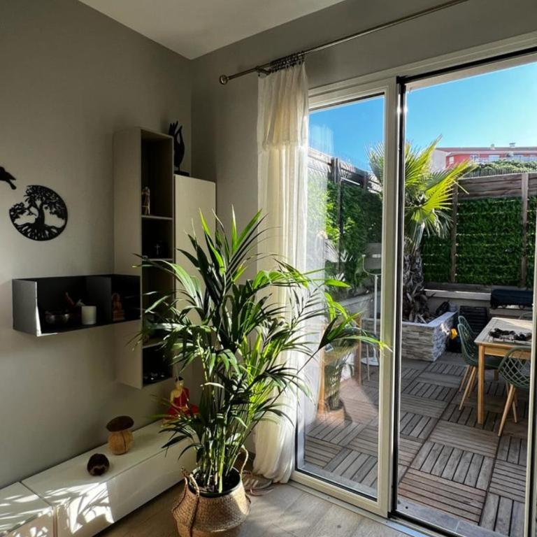 2-minute walking distance from BananeCroisette in the center of Cannes - Appartement - 3