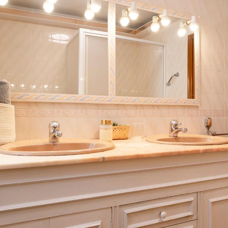 Barcelona Beach Home - Four-Bedroom House - 23