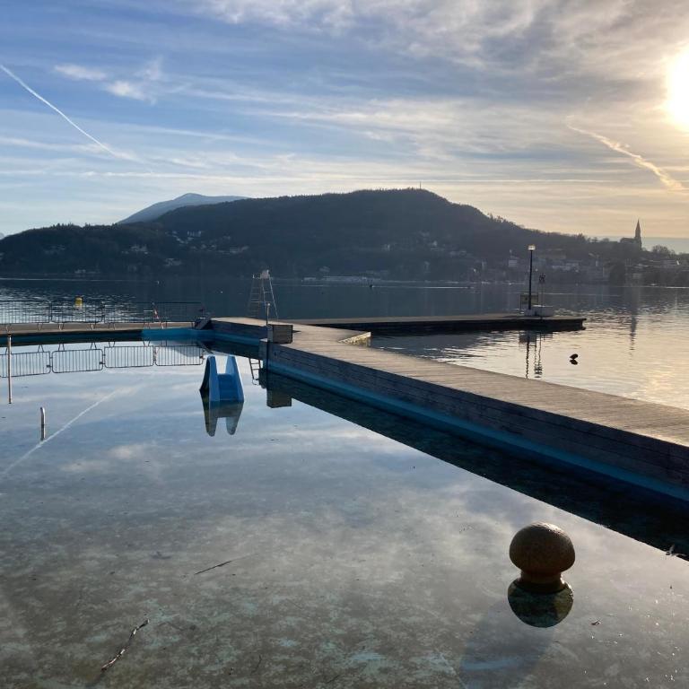 Gite urbain AU 2BIS - Annecy - Appartement avec Vue sur le Canal - 24