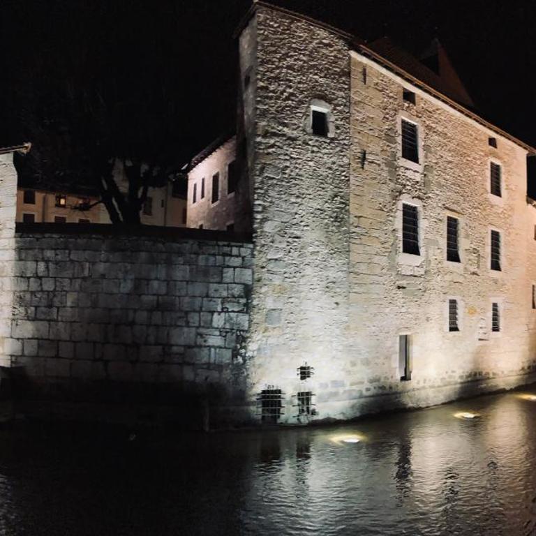 Gite urbain AU 2BIS - Annecy - Appartement avec Vue sur le Canal - 31