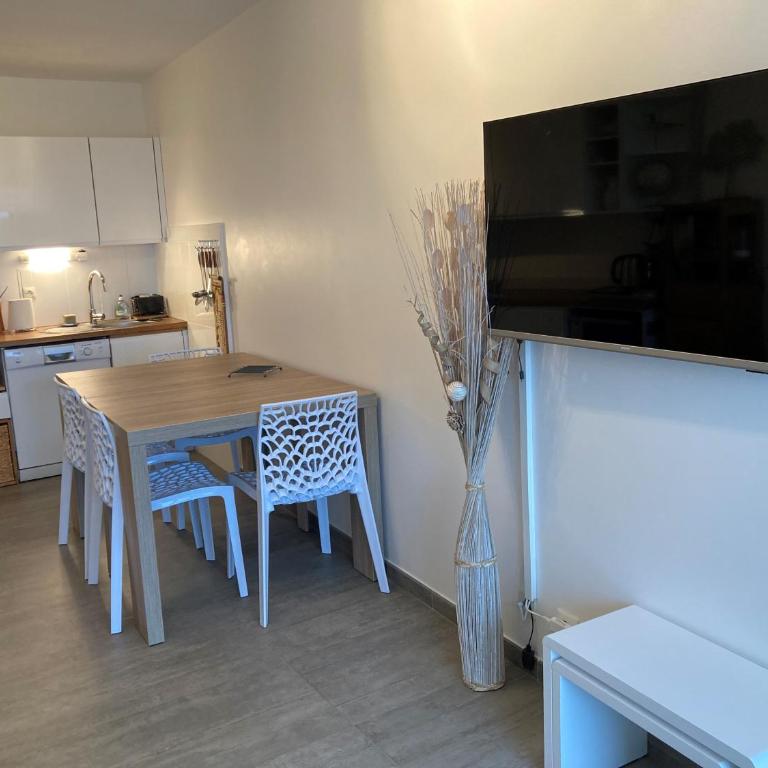 Etoile dorée, vue mer, plage, clim, commerces, 3 étoiles - One-Bedroom Apartment - 8