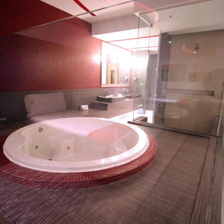 Motel Via - Deluxe Suite with Spa Bath - 4