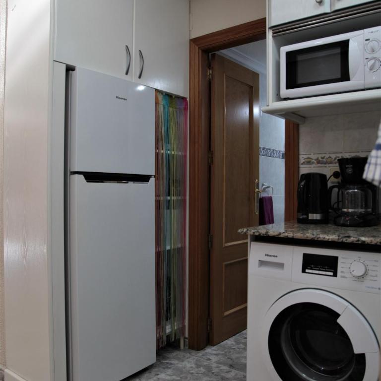 Cozy apartment just 8 min walk from the beach! - Two-Bedroom Apartment - 7