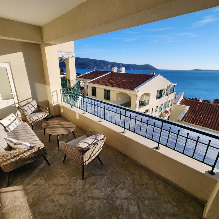 Beachside Studio with Sea View - Herceg Novi - Studio with Sea View - 2
