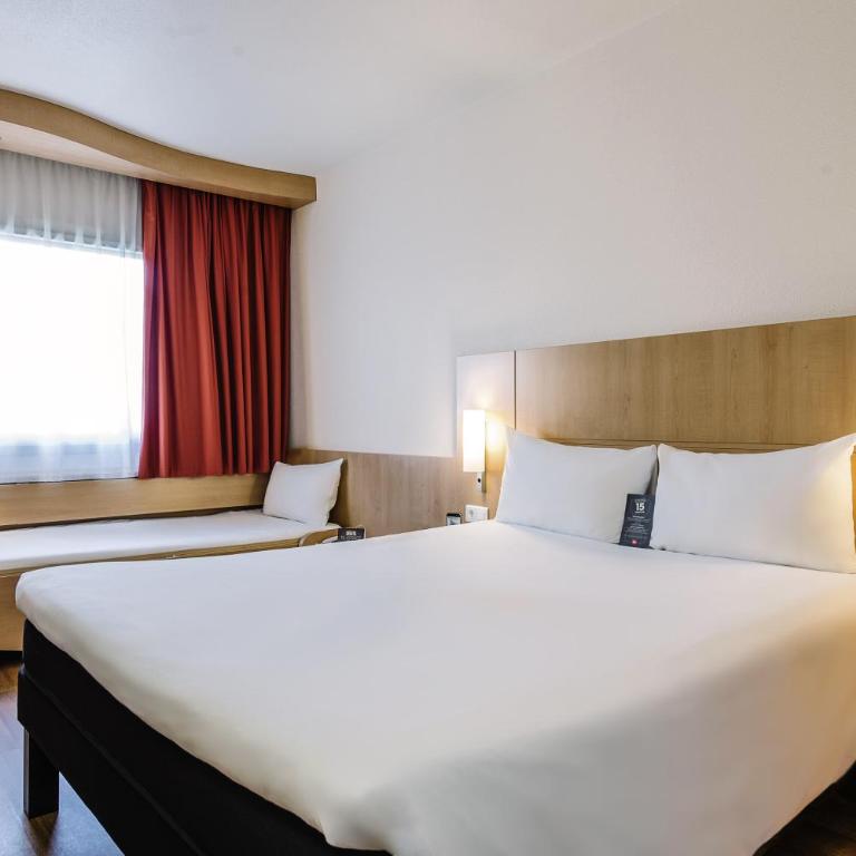 Ibis Jerez De La Frontera Cadiz - Habitación Familiar con cama doble y cama supletoria - 4