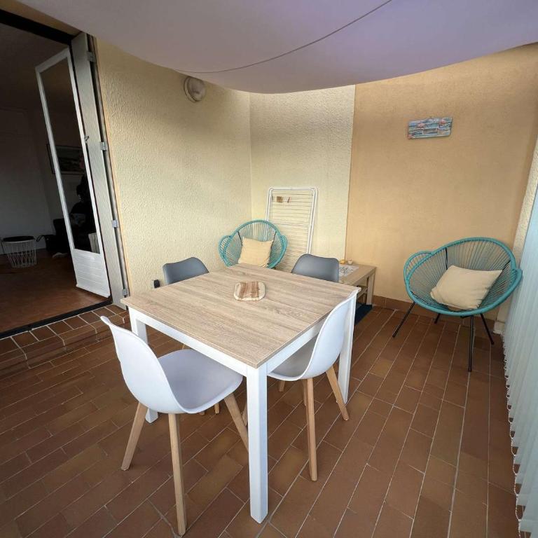 T2 Climatisé, Loggia Ensoleillée, Parking Privé, à 550m de la Plage - Valras-Plage - FR-1-701-54 - Appartement - 2