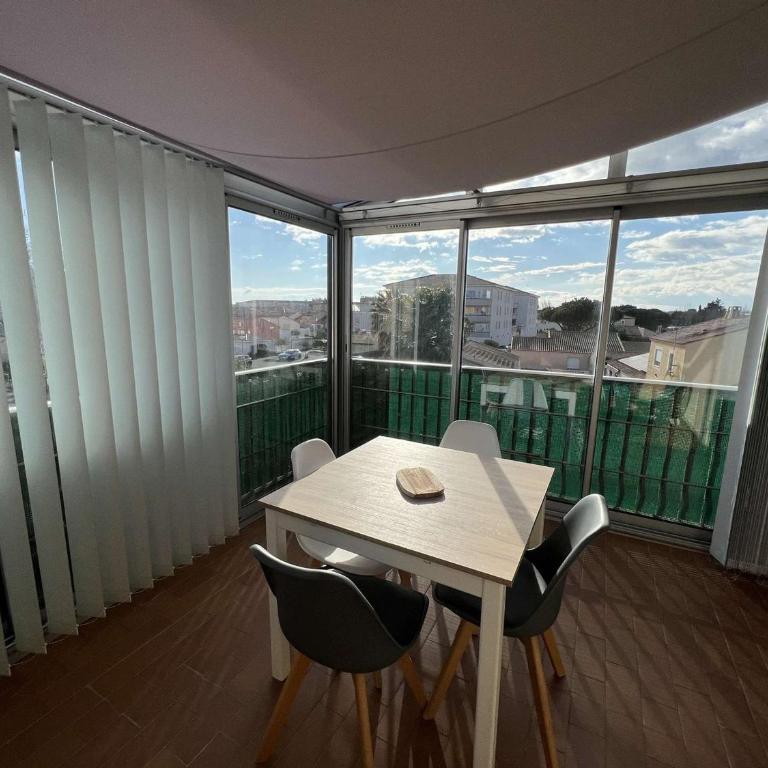 T2 Climatisé, Loggia Ensoleillée, Parking Privé, à 550m de la Plage - Valras-Plage - FR-1-701-54 - Appartement - 3