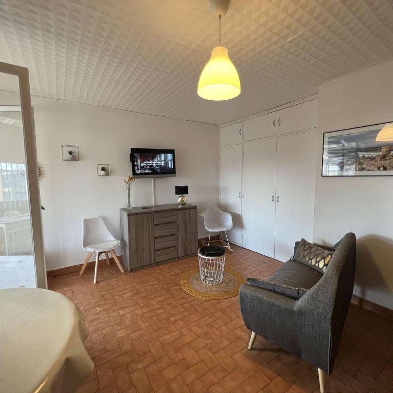T2 Climatisé, Loggia Ensoleillée, Parking Privé, à 550m de la Plage - Valras-Plage - FR-1-701-54 - Appartement - 4