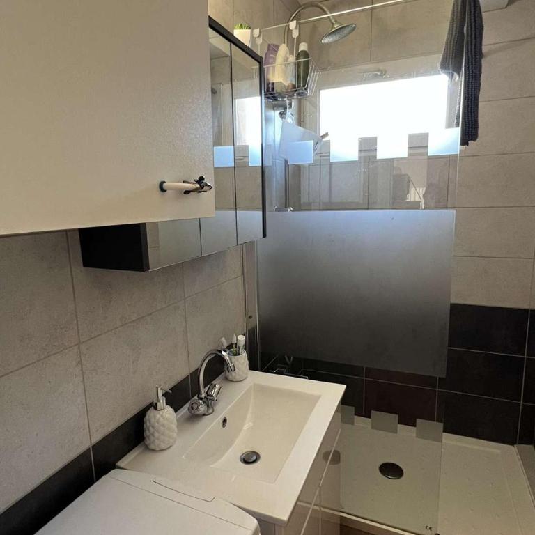 T2 Climatisé, Loggia Ensoleillée, Parking Privé, à 550m de la Plage - Valras-Plage - FR-1-701-54 - Appartement - 12