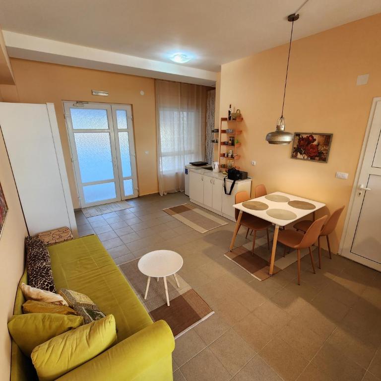Beachside Studio with Sea View - Herceg Novi - Studio with Sea View - 17