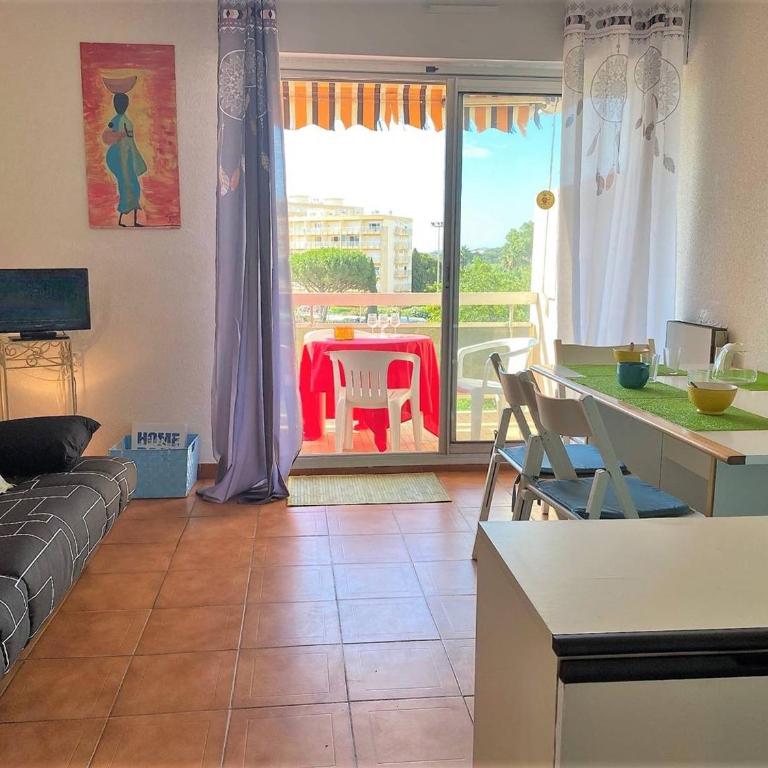 Studio au Lavandou, Proche Plage, Terrasse, Parking Privatif, 4 Couchages - FR-1-251-236 - Appartement (4 Adultes) - 3