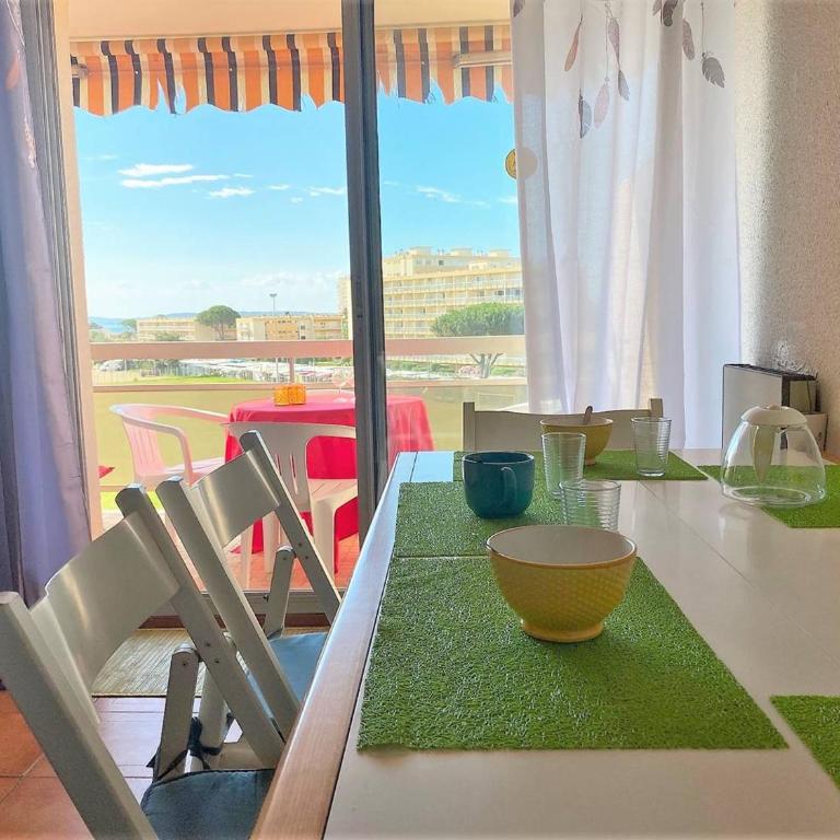Studio au Lavandou, Proche Plage, Terrasse, Parking Privatif, 4 Couchages - FR-1-251-236 - Appartement (4 Adultes) - 19
