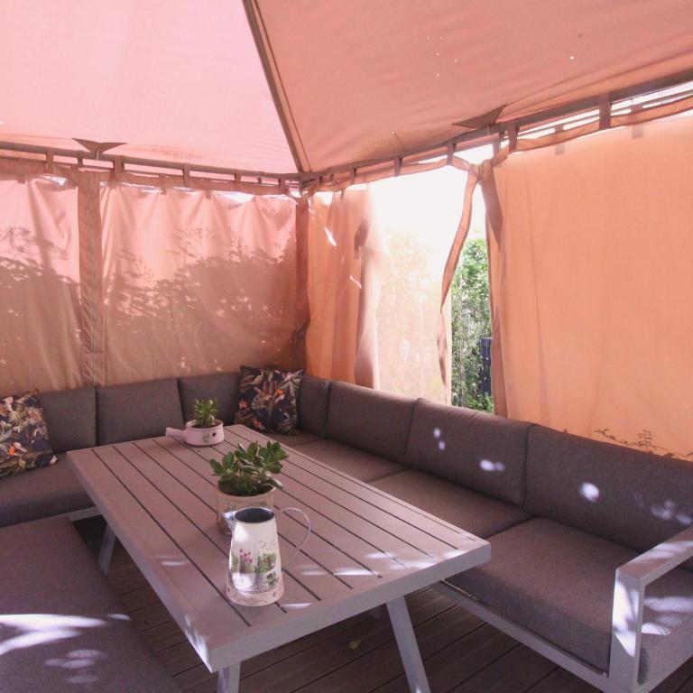 Super Flat, Garden. Bnbrickeys - Two-Bedroom Apartment - 24