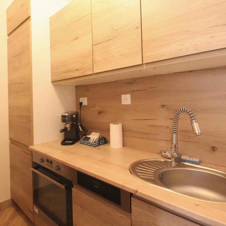 Super Flat, Garden. Bnbrickeys - Two-Bedroom Apartment - 29