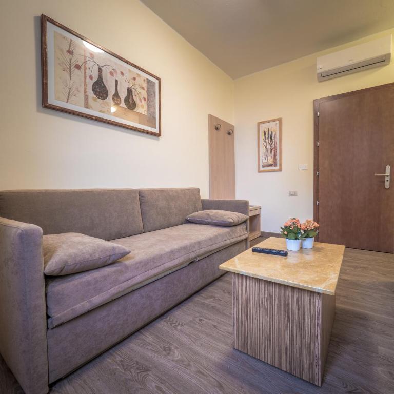 Hotel Capo Reamol - Junior Suite con Terrazza e Vista Lago - 7