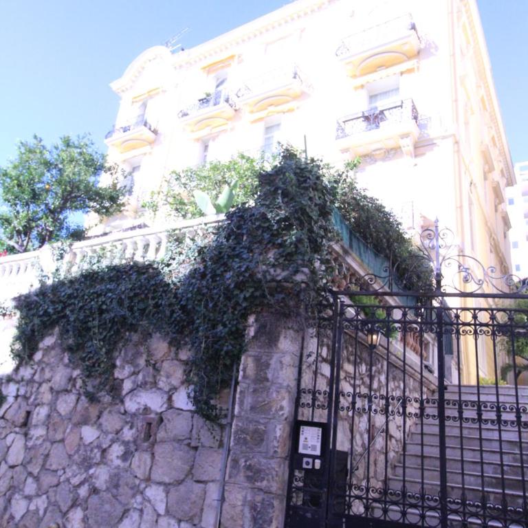Super Flat, Garden. Bnbrickeys - Two-Bedroom Apartment - 23