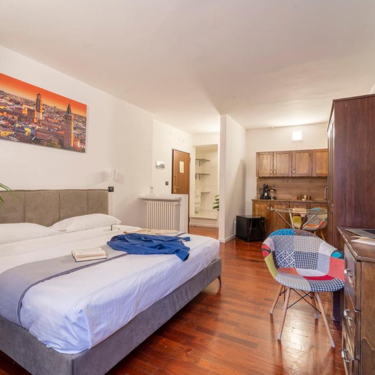 Aurelia Luxury - Piazza delle Erbe - Camera King Deluxe - 1