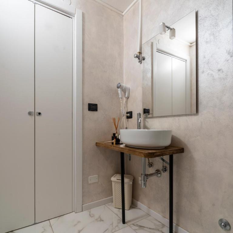 Aurelia Luxury - Piazza delle Erbe - Camera King Deluxe - 10