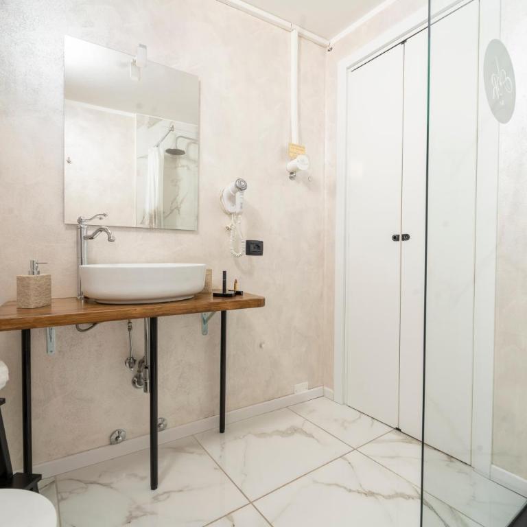 Aurelia Luxury - Piazza delle Erbe - Camera King - 9