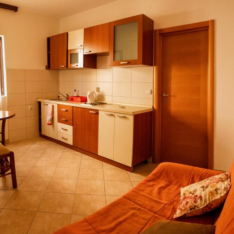 Apartments and rooms Marija - Apartment with Garden View - 24