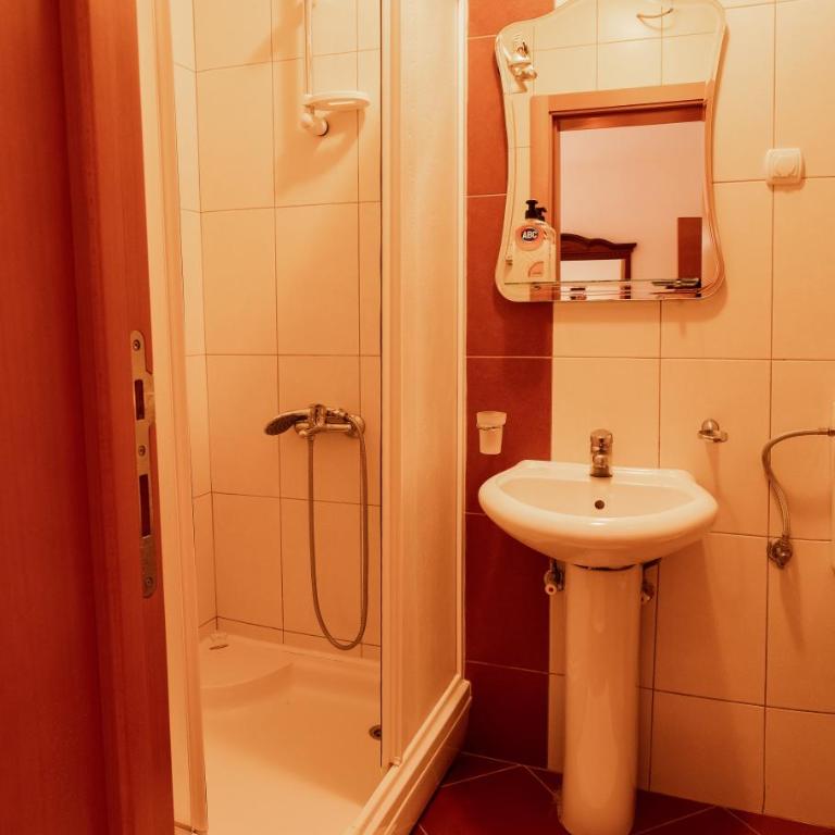 Apartments and rooms Marija - Double Room with Balcony - 9