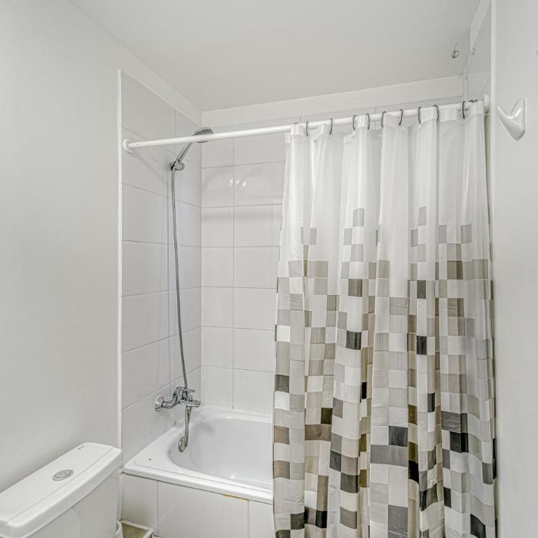 Garden Nest 3D2B c/Wifi - Three-Bedroom Apartment - 18