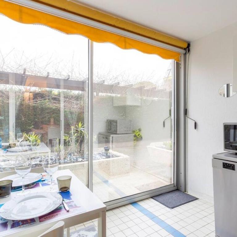 Chez Claude & Isabelle - Joli studio cabine climatisé avec parking et piscine - One-Bedroom Apartment - 10