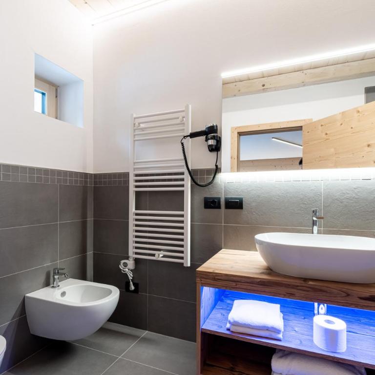 Albergo Garni Edy (B&B) - Camera Standard Matrimoniale/Doppia con Letti Singoli con Balcone - 5