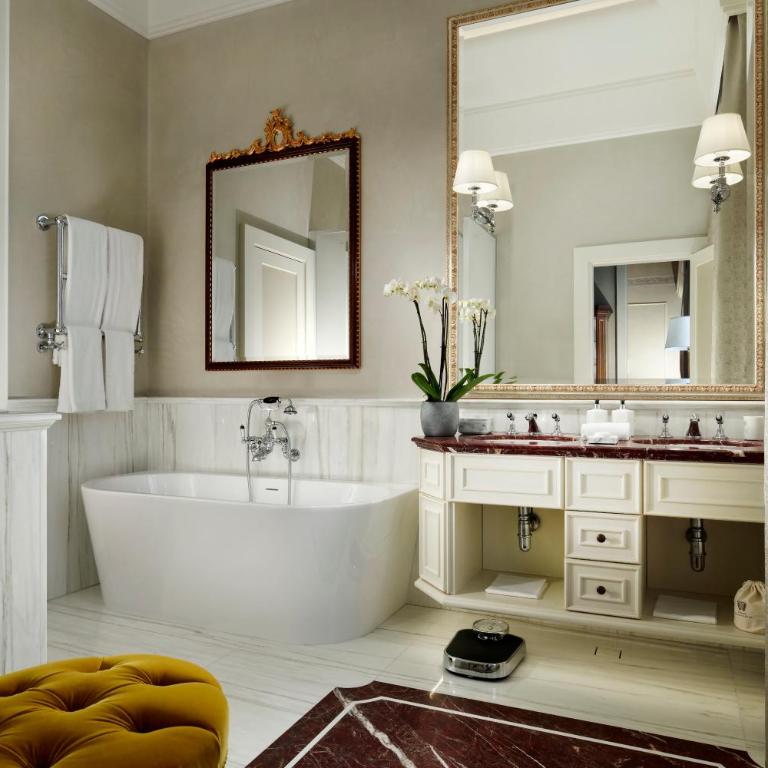 Luxury Apartments by Palazzo Portinari Salviati - One-Bedroom Apartment - 3