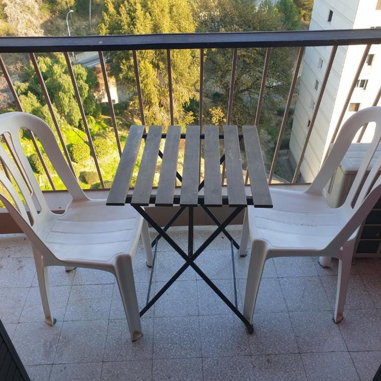 NEW CHEAP PRIVATE ROOM, KITCHEN , OVERWIEUW sea,TRAM on spot, 12 minutes from nice train station with tram , beach in 17 min tram , CHAMBRE PRIVÉE pas cher, cuisine équipée , tram sur place, APERÇU mer, 12 min de la gare de Nice avec le tram, 17 min plage - Habitación Doble con vistas laterales al mar - 1 o 2 camas - 6