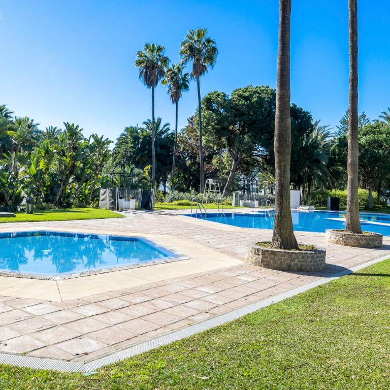 Large apartment in Playas del Duque - Apartamento de 3 dormitorios - 40