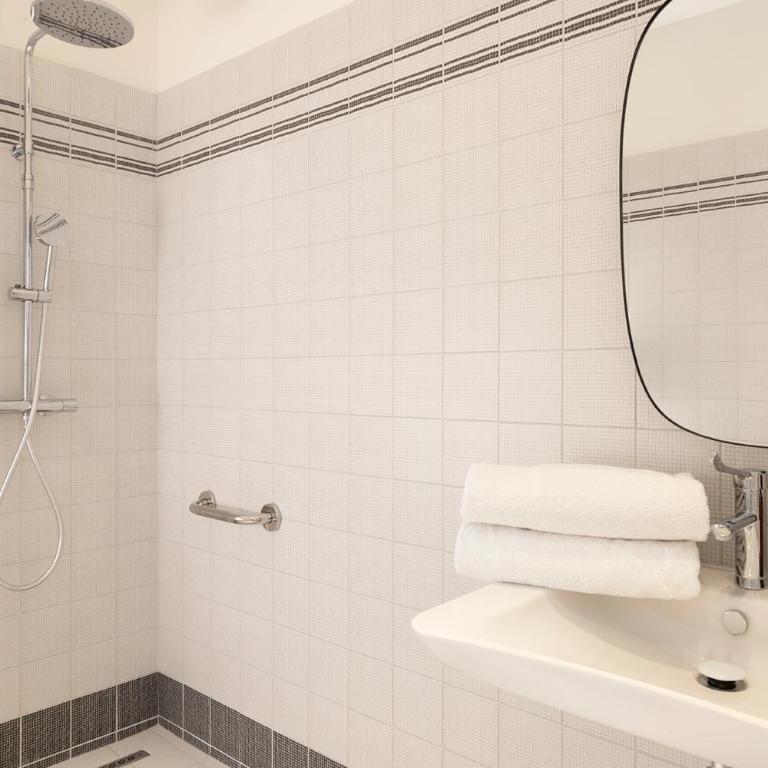 Hôtel Le Daum - Chambre Double - Accessible aux Personnes à Mobilité Réduite - 1