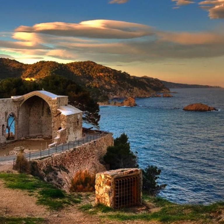 LETS HOLIDAYS Cozy Apartment Near to the Castle - Apartamento - 22