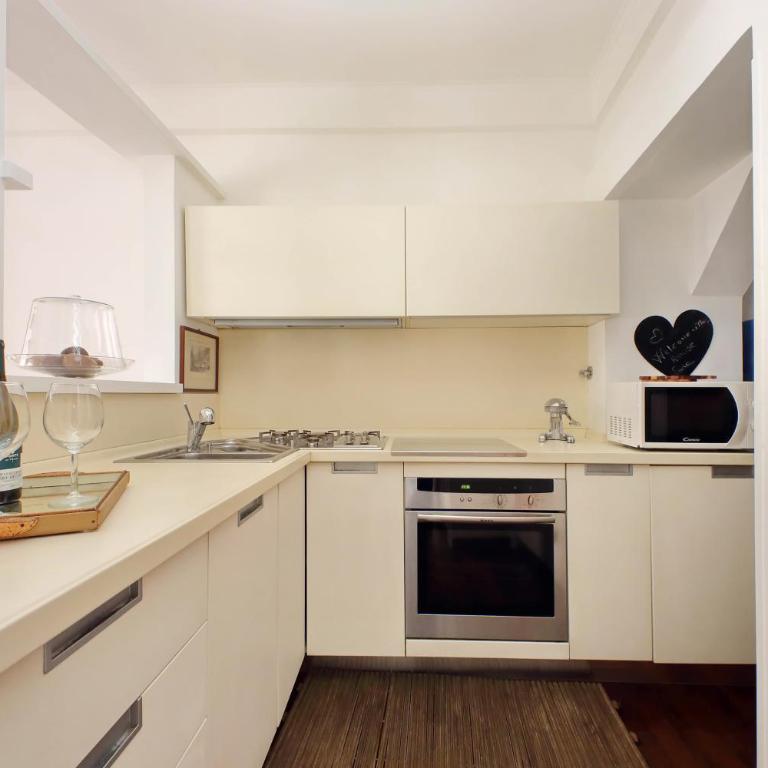 The Pantheon view in the heart of Rome - Deluxe Apartment - 25