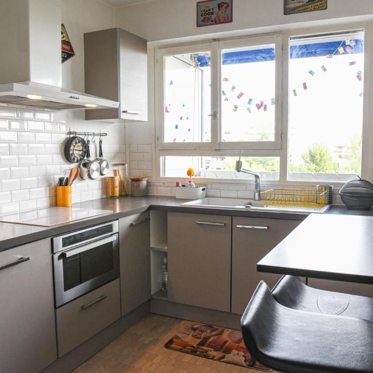 Grand appartement avec balcon et parking - Apartment - 16