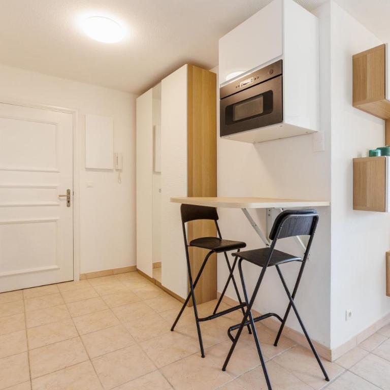Appartement avec jardin, clim & piscine - Proche plages et randos, parking privé - La Girelle - Apartment mit 1 Schlafzimmer - 8