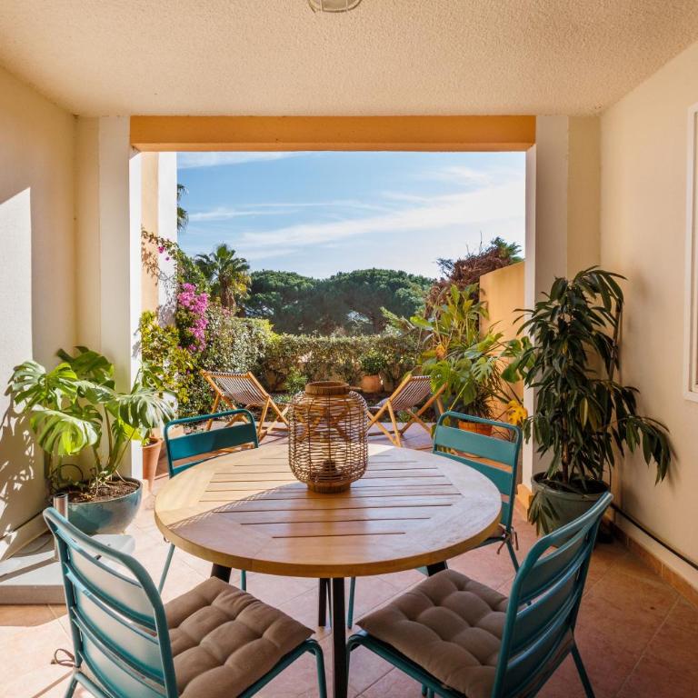 Appartement avec jardin, clim & piscine - Proche plages et randos, parking privé - La Girelle - Apartment mit 1 Schlafzimmer - 2