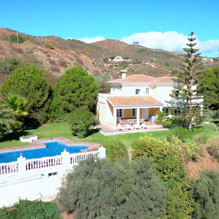 Gran villa con vistas al mar y piscina privada - Villa - 4