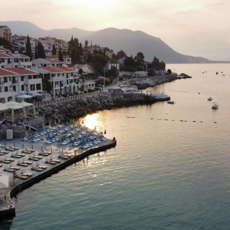 Beachside Studio with Sea View - Herceg Novi - Studio with Sea View - 45